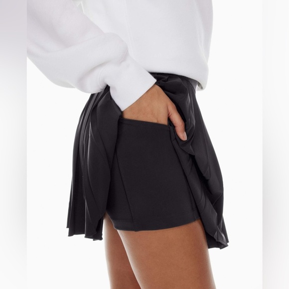 Aritzia TnAction TnaMOVE™ Tennis Mini Skirt - Picture 2 of 8